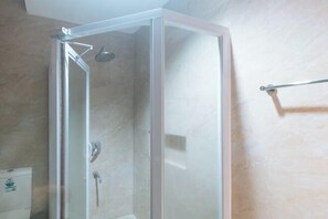 Room - RedDoorz @ Nick Hotel Isabela (Alicia)