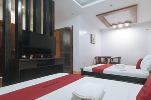 Room - RedDoorz @ Nick Hotel Isabela (Alicia)