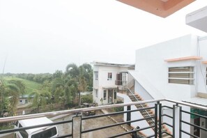 Room - RedDoorz @ Nick Hotel Isabela (Alicia)