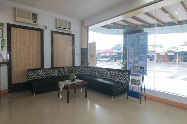 Unclassified image, 1 of 7, button - RedDoorz @ Nick Hotel Isabela (Alicia)