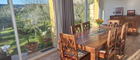 تناول الطعام