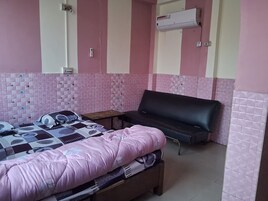 Deluxe Single Room, City View | Soundproofing, free WiFi