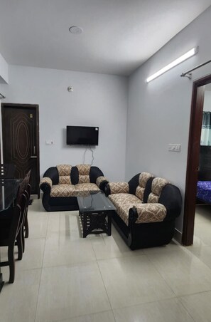 Living area - Charming 2-bedroom Apartment with WiFi, AC in pleasant Bashundhara, Dhaka. (Dhaka)