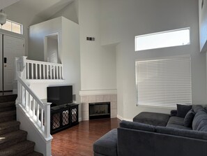 Smart TV, fireplace