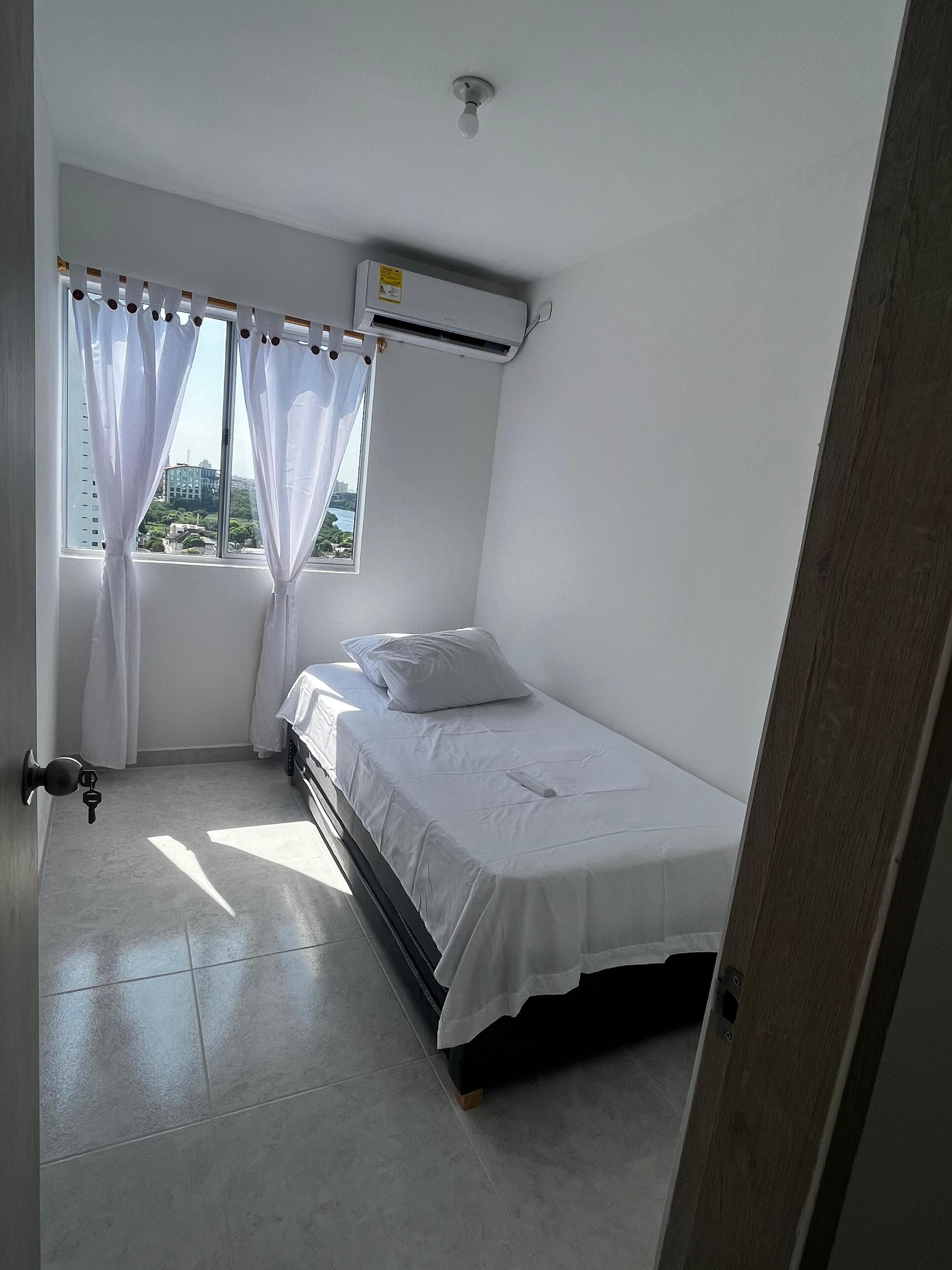 3 slaapkamers, een strijkplank/strijkijzer, reisbedje, gratis wifi