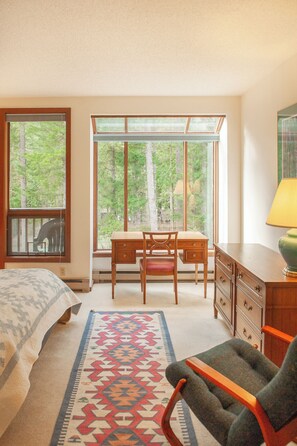 3 bedrooms, bed sheets - Snowater Condo #905 - sauna, river views (Deming)