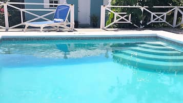 حمّام سباحة خارجي