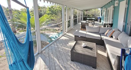 Colibri Oasis 3-BR Villa in wonderful Grace Bay with Pool steps from your door!