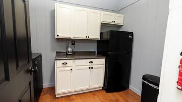 冰箱、微波炉、烤箱、炉灶