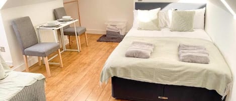 1 soverom, strykejern/-brett, wi-fi og sengetøy