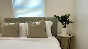 1 habitación, tabla de planchar con plancha, wifi y ropa de cama