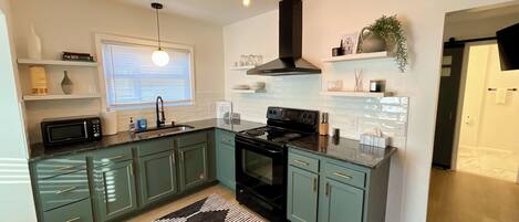 Mikroaaltouuni, uuni, liesi