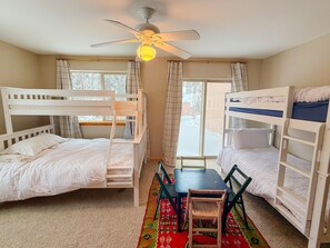 3 bedrooms, WiFi, bed sheets - 3/3 Townhome in Fraser just steps from the Black line! (Granby)