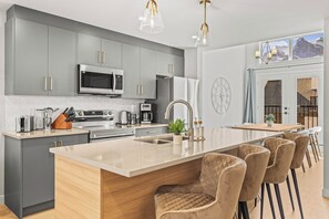 Microwave, oven, stovetop, dishwasher - Brand New Modern Townhouse with Stunning Mountain Views – Sleeps 6 (Canmore)