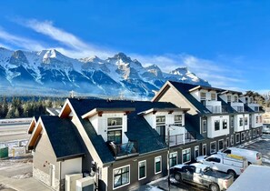 Exterior - Brand New Modern Townhouse with Stunning Mountain Views – Sleeps 6 (Canmore)