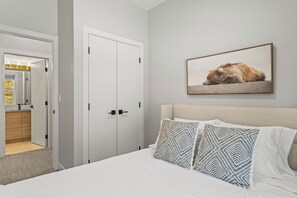 2 habitaciones, tabla de planchar con plancha, wifi y ropa de cama