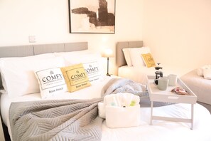 1 habitación, escritorio, tabla de planchar con plancha y wifi gratis 