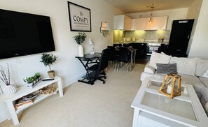 Smart TV, offices - Stylish 1-bed apartment with city views, smart TV, and modern amenities (Birmingham)