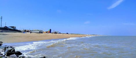 靠近海滩