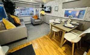 Dining - 4-berth holiday home in Ingoldmells with direct beach access, perfect for family holidays. (Skegness)