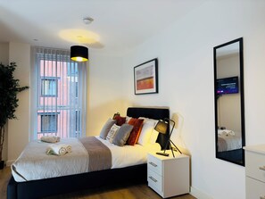 2 bedrooms, desk, iron/ironing board, free WiFi