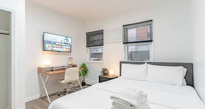 Transit Oasis: EWR 8 Min/Penn with Free Parking