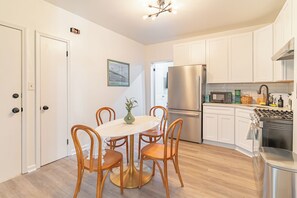 Private kitchen - Transit Oasis: EWR 8 Min/Penn with Free Parking (Newark)