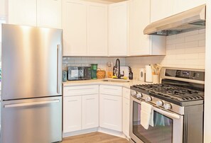 Private kitchen - Transit Oasis: EWR 8 Min/Penn with Free Parking (Newark)