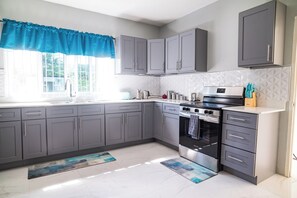 Deluxe House, Garden View | Private kitchen - RVR Rentals (Montego Bay)