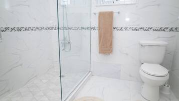 Deluxe House, Garden View | Bathroom