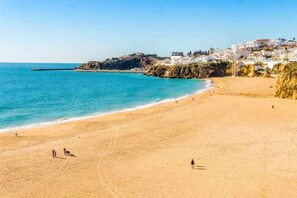Room - Downtown Art Studio in Albufeira (Albufeira)
