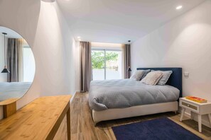 Apartment - Downtown Albufeira 3-bedroom Luxury Apartment (Albufeira)