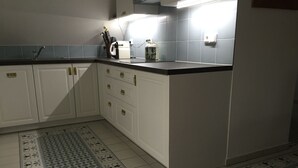 Cafetière/bouilloire, réfrigérateur, four, lave-vaisselle