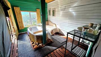 Luksus-telt - bjergudsigt | Badeværelse | Kombination af bruser/badekar, boblebadekar