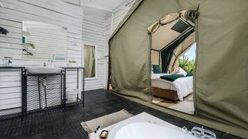 Luksus-telt - bjergudsigt | Badeværelse | Kombination af bruser/badekar, boblebadekar