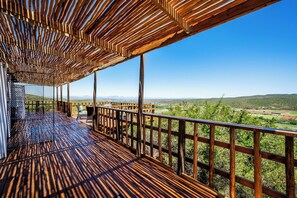 Familien-Doppelzimmer, Bergblick | Terrasse/Patio