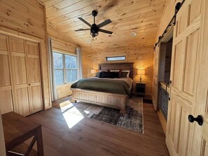 3 bedrooms, iron/ironing board, WiFi, bed sheets - Newly built, Cabin in the Clouds (Bryson City)