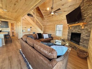 TV, fireplace - Newly built, Cabin in the Clouds (Bryson City)