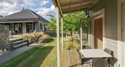 Kiwi Ski Cottage - Wanaka Holiday Home