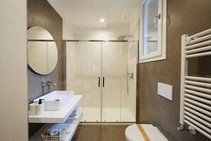 Family Double or Twin Room, Balcony, Mountain View | Bathroom | Shower, hair dryer, towels, soap - Terrazza 72 (Agerola)