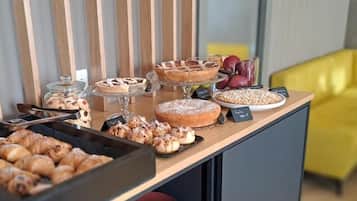 Free daily buffet breakfast