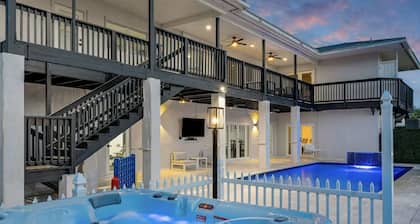 Luxury Escape: Pool, Hot tub, Mini Golf & More!