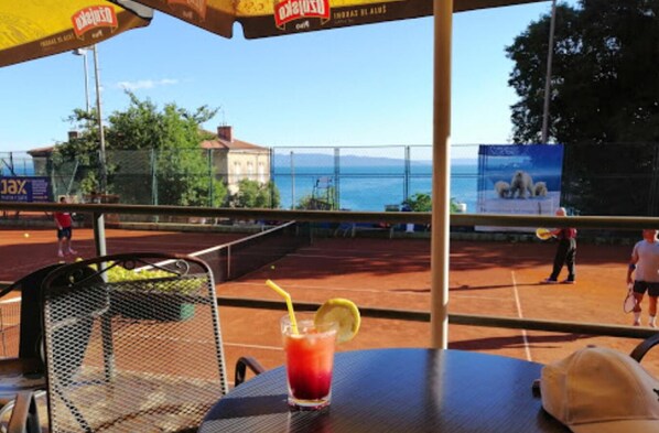 Outdoor dining - Cozy 1-bedroom apartment with WiFi, AC in charming Rijeka (Rijeka)