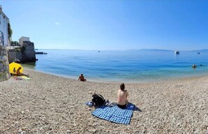 On the beach - Cozy 1-bedroom apartment with WiFi, AC in charming Rijeka (Rijeka)