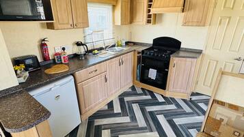 Frigorífic, microones, forn i placa de cuina