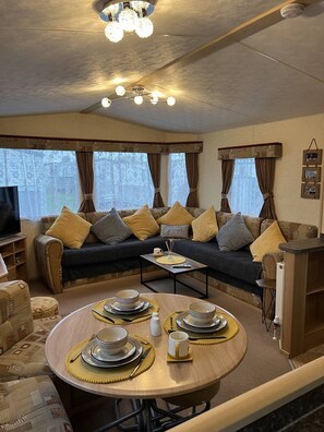 Smart-TV, Kamin, Arbeitsbereiche