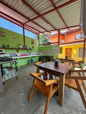 Petit déjeuner servi en supplément les week-ends