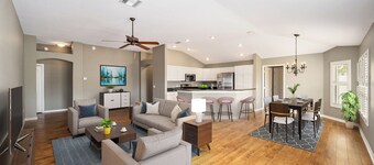Charming 2-bedroom villa in The Villages with WiFi, AC, and golf cart!