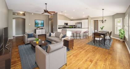 Charming 2-bedroom villa in The Villages with WiFi, AC, and golf cart!