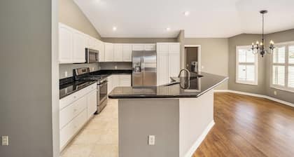 Charming 2-bedroom villa in The Villages with WiFi, AC, and golf cart!